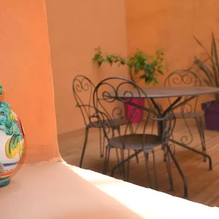 Hotel Les Arcades Le Lion D'or 3*