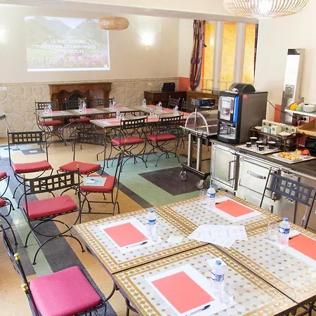 Les Arcades Le Lion D'or Hotel 3*