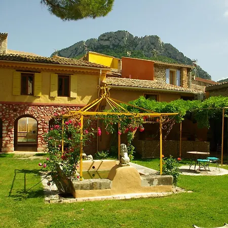 Hotel Les Arcades Le Lion D'or Buis-les-Baronnies